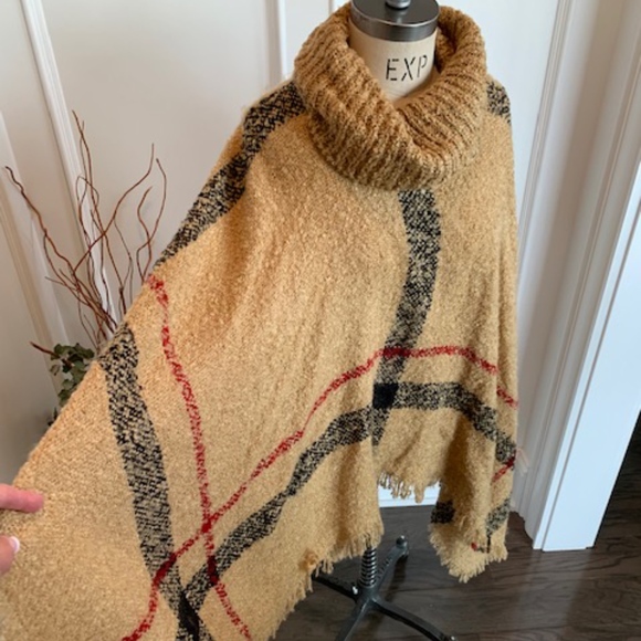 Charlotte Daniel Sweaters - Charlotte Daniel NWT Women's Poncho w/slight Flaw